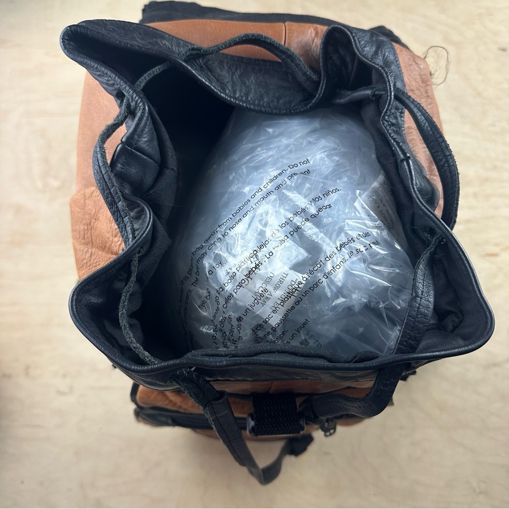 Genuine leather backpack - Picture 12 of 16